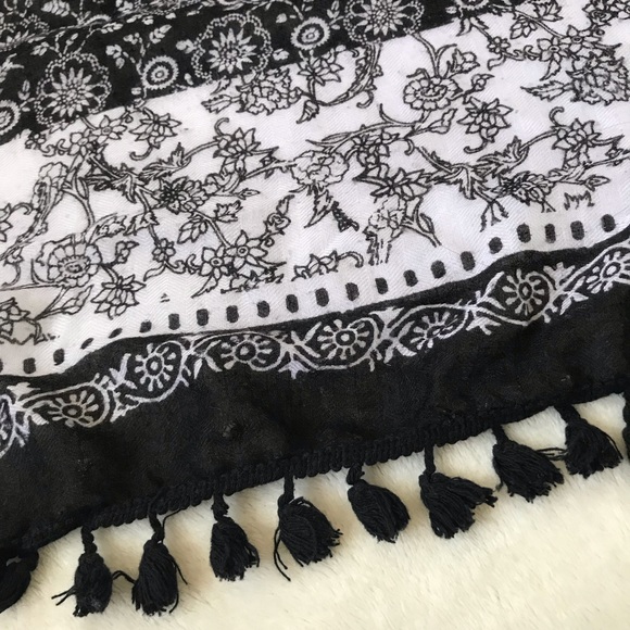 black & white floral/paisley kimono | size: OS - Picture 3 of 7